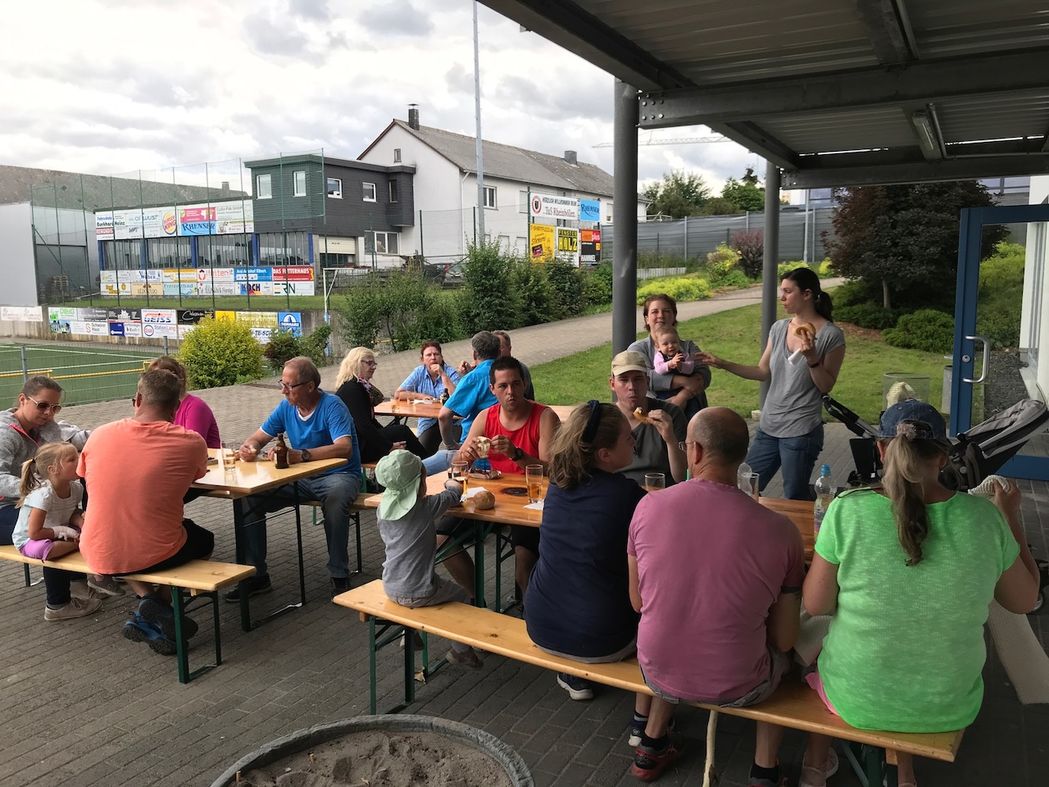 Gemeinsames grillen nach dem Ausflug