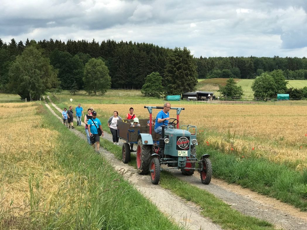 Der Besenwagen war für die Kinder ein besonderes Abenteuer für den Rückweg